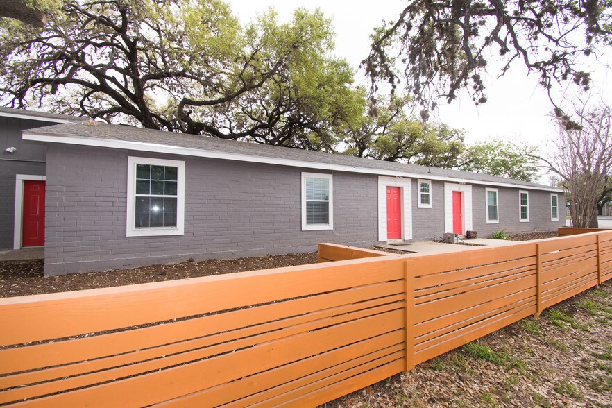 More Photos Of 719 San Antonio St, Pleasanton Apartments For Sale