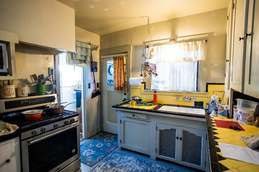 More Photos Of 219 John St, Oakland Apartments For Sale