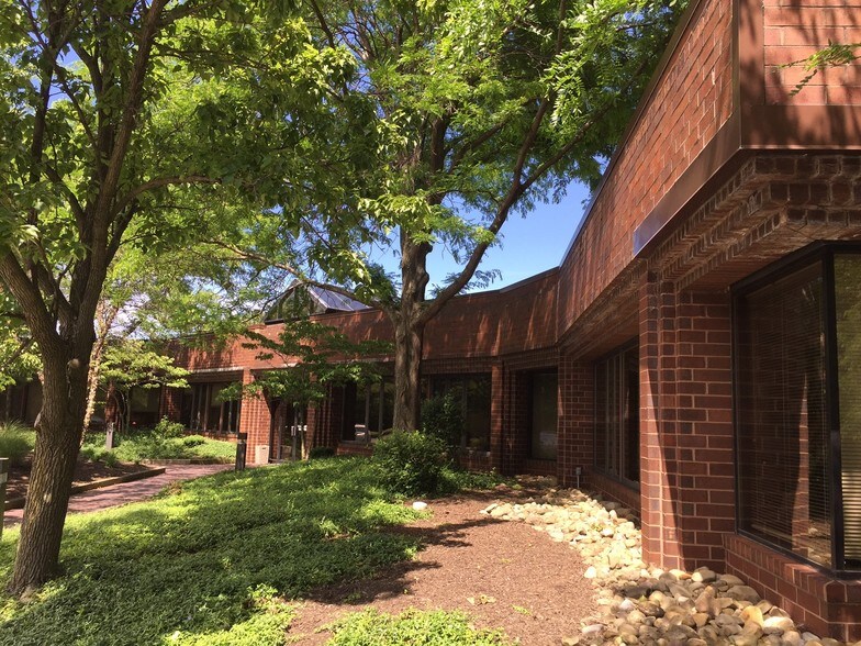 Primary Photo Of 24400 Highpoint Rd, Beachwood Medical For Lease