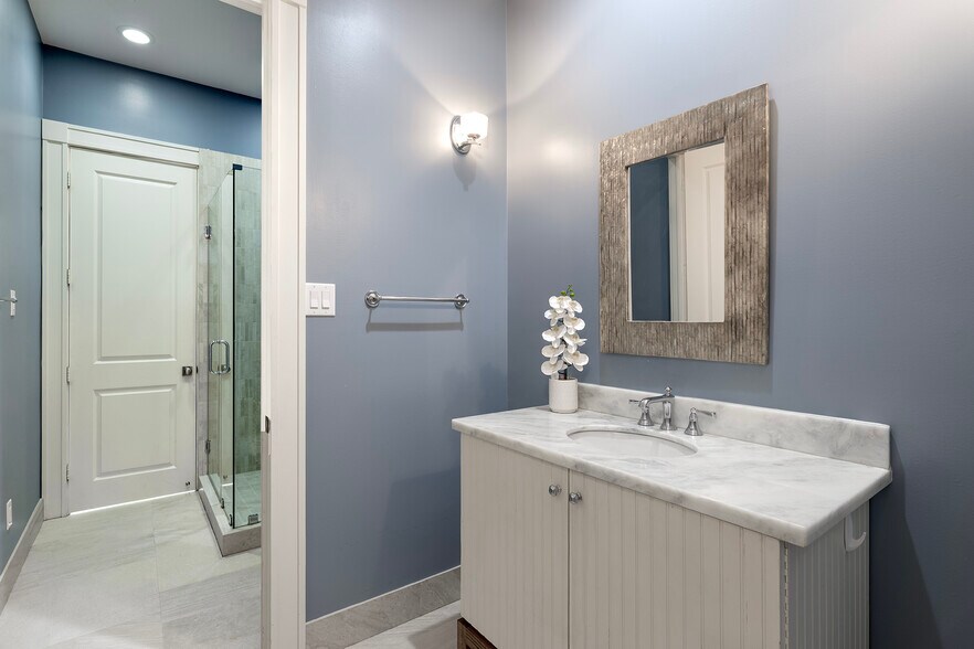 More Photos Of 1226 Heights Blvd, Houston Office For Sale