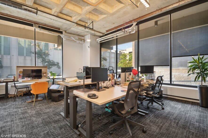 More Photos Of 6300 N River Rd, Rosemont Office For Lease