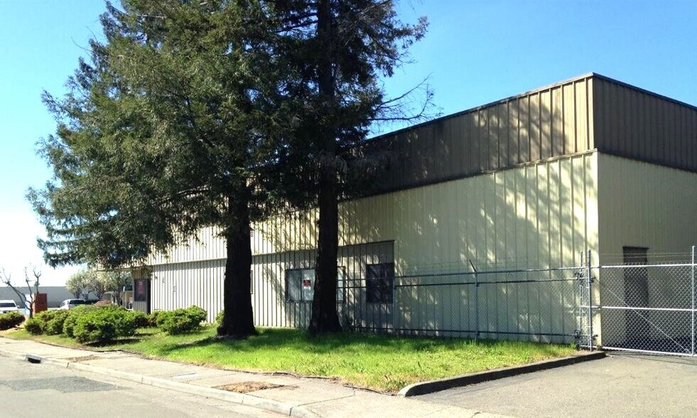 More Photos Of 1038 Petaluma Hill Rd, Santa Rosa Freestanding For Lease