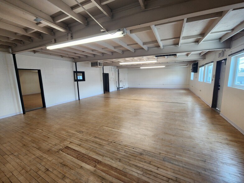 More Photos Of 953 S Raymond Ave, Pasadena Service For Lease