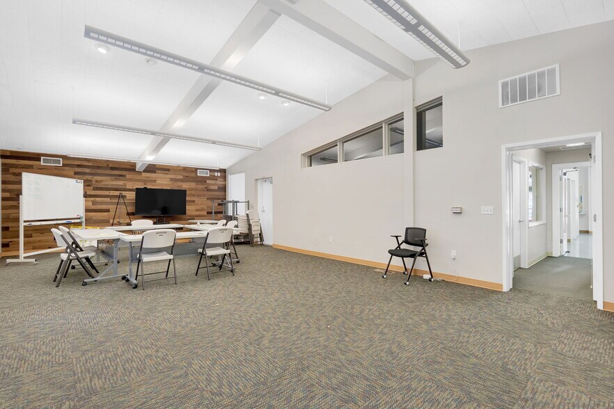 More Photos Of 812 Court St, Woodland Office For Sale