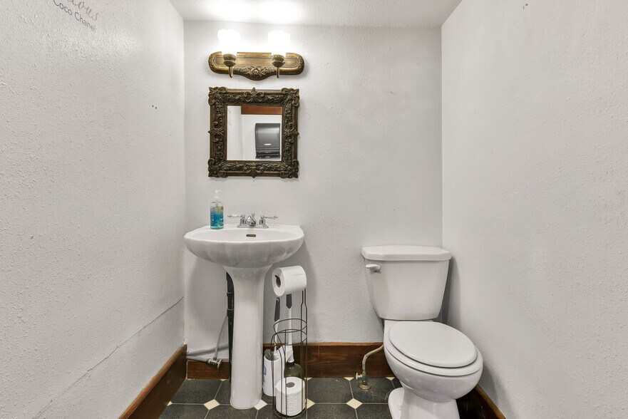 More Photos Of 16 N Main St, Payette Storefront Retail Residential For Sale