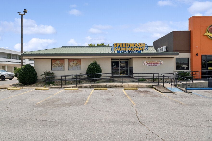 More Photos Of 2810 Williams Blvd, Kenner Restaurant For Sale