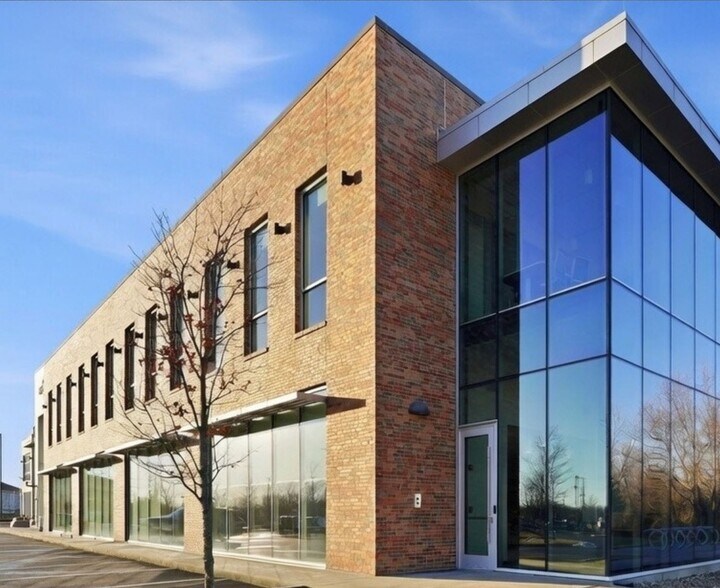 More Photos Of 2200 SE 28th St, Bentonville Office For Sale