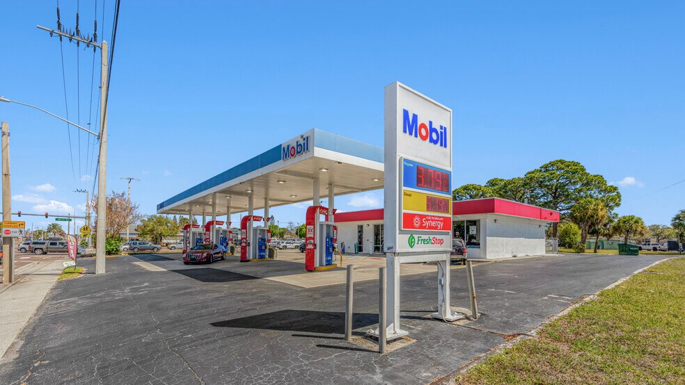More Photos Of 290 N Courtenay Pky, Merritt Island Service Station For Sale