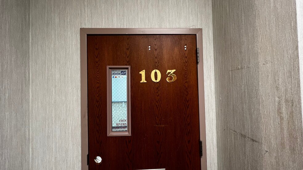 More Photos Of 25 S Broad St, Nazareth Medical For Lease