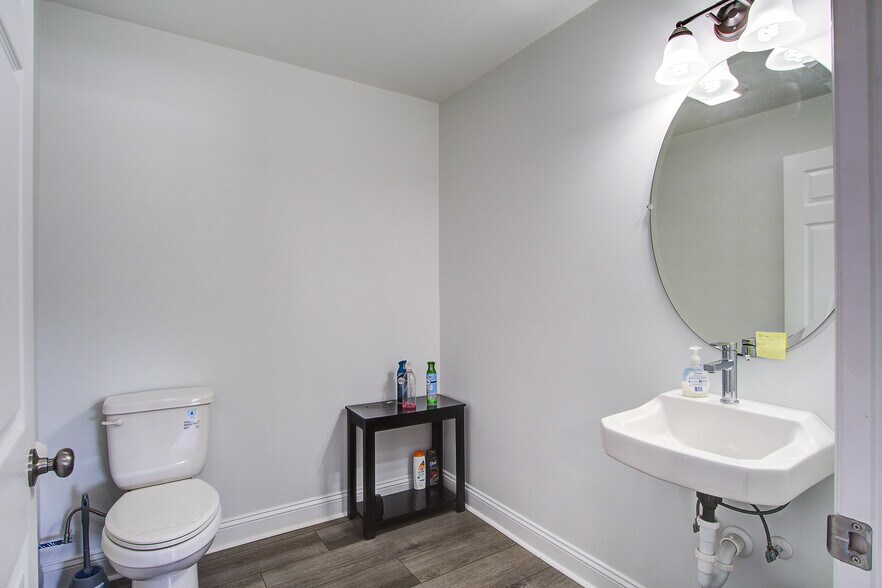 More Photos Of 500 N Pine St, Summerville Office For Sale