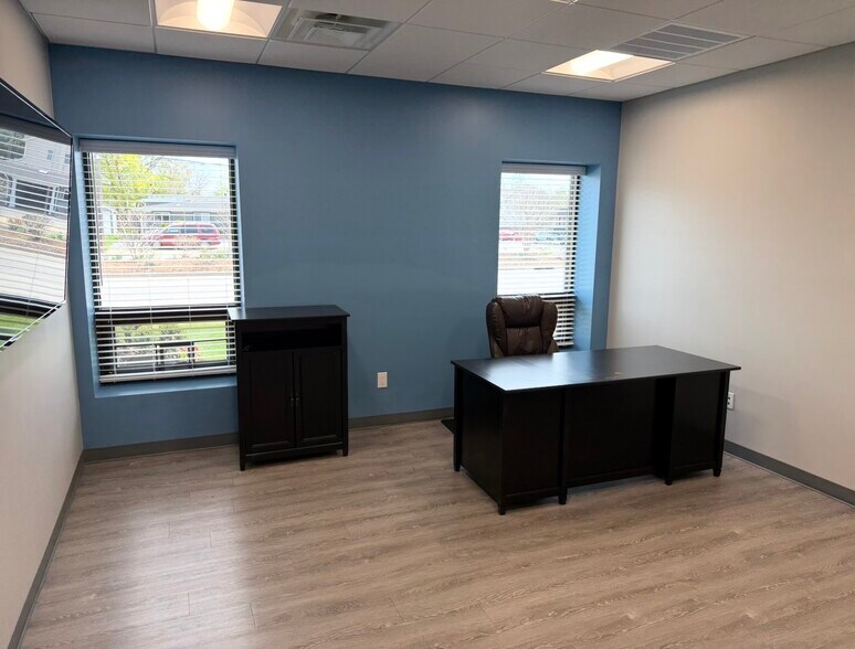 More Photos Of 2000 Deer Park Ave, Deer Park Coworking Space