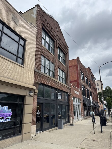 More Photos Of 108-110 E Main St, Columbus Storefront Retail Office For Sale