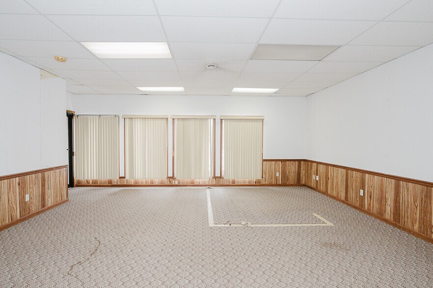 More Photos Of 1482 Butler Rd, Worthington Medical For Sale