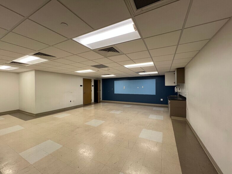 More Photos Of 4300 Centerview, San Antonio Office For Sale