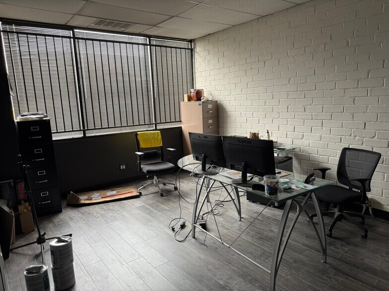 More Photos Of 2901-2911 Winona Ave, Burbank Warehouse For Lease