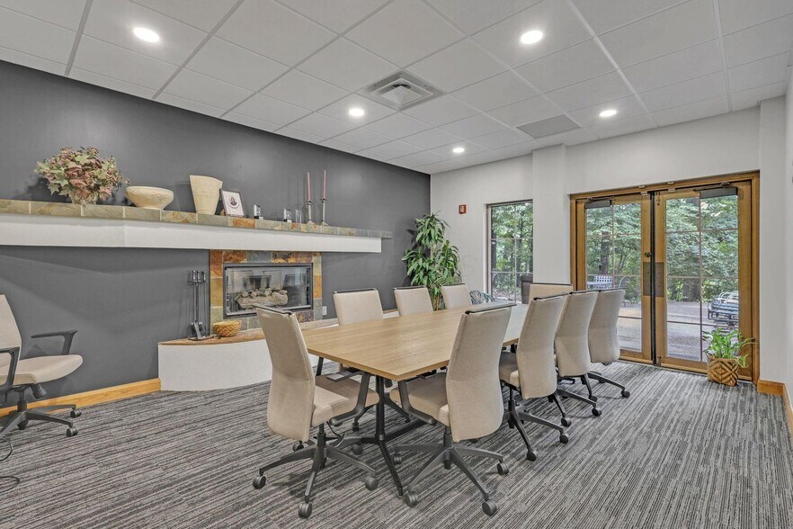 More Photos Of 1480 Manning Pky, Powell Loft Creative Space For Sale