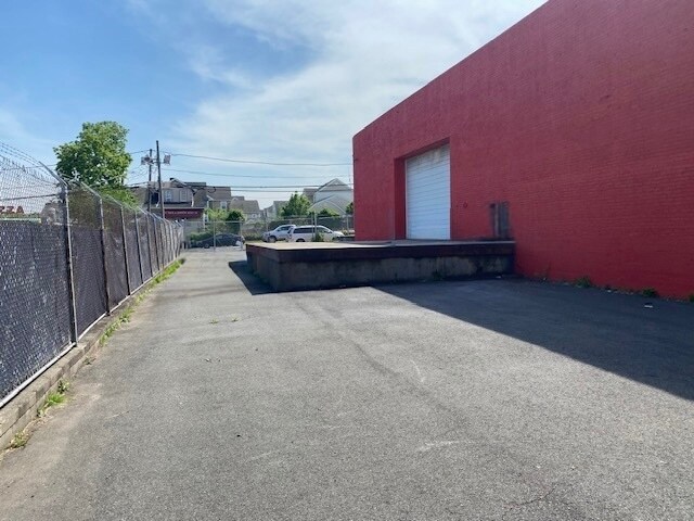 More Photos Of 860 Market St, Paterson Service For Lease