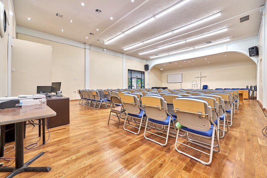 More Photos Of 824 Venice Blvd, Los Angeles Religious Facility For Sale