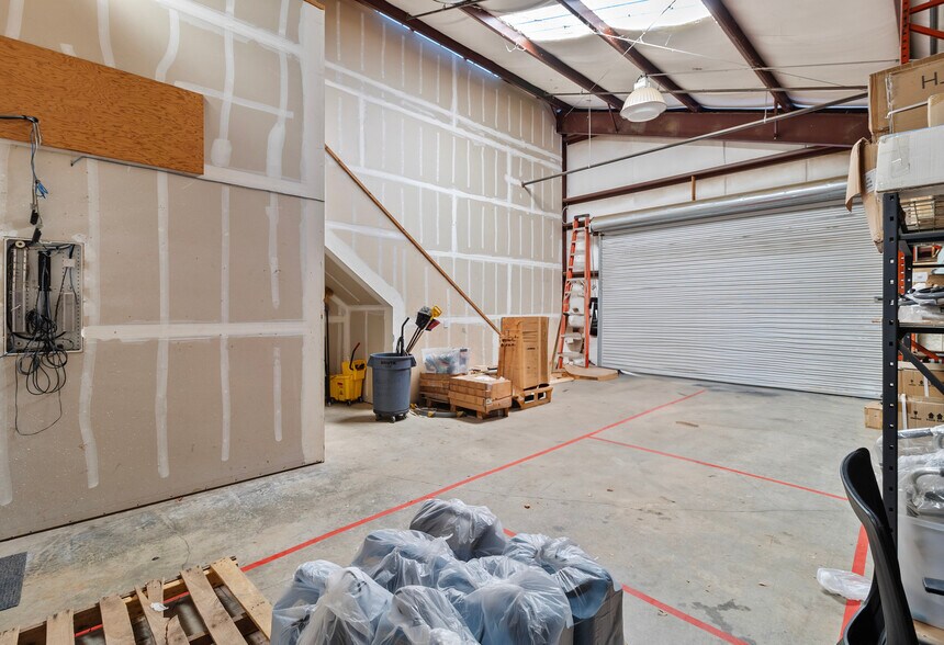 More Photos Of 3075 Crossroads Dr, Redding Light Distribution For Sale