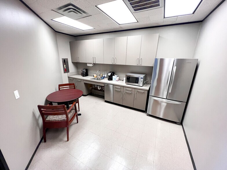 More Photos Of 500-550 W Texas Ave, Midland Office For Lease