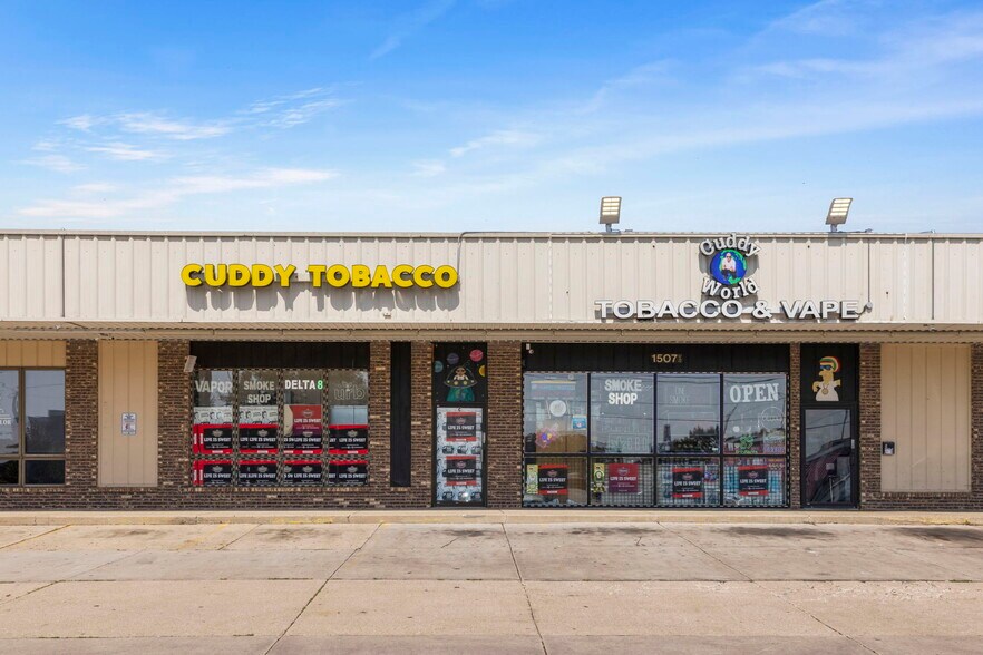 More Photos Of 1507 1/2 W Jefferson St, Joliet Storefront For Sale