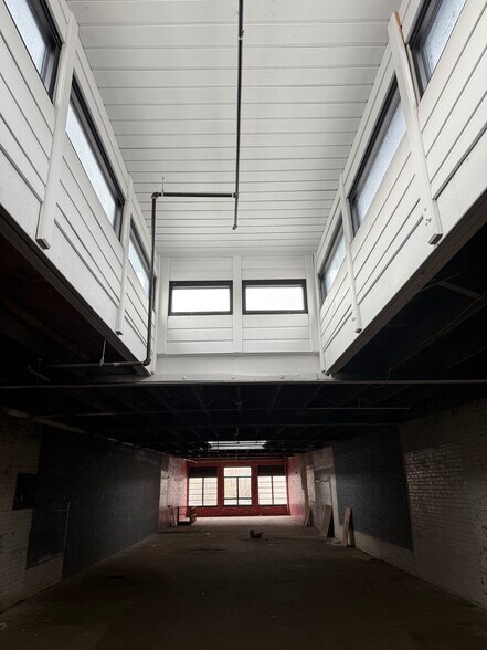 More Photos Of 1909 Locust St, Saint Louis Restaurant For Sale