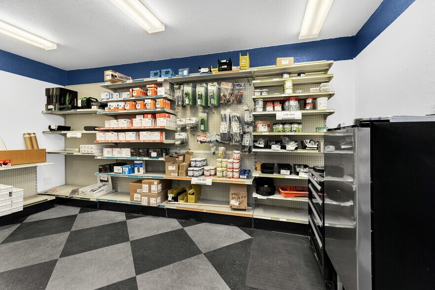 More Photos Of 18230 Paulson Dr, Port Charlotte Warehouse For Sale
