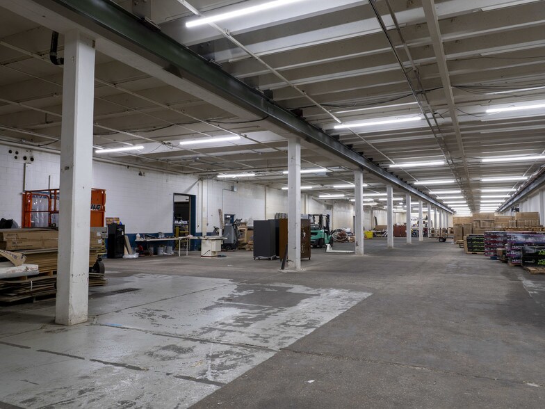 More Photos Of 13400 O St, Lincoln Manufacturing For Sale