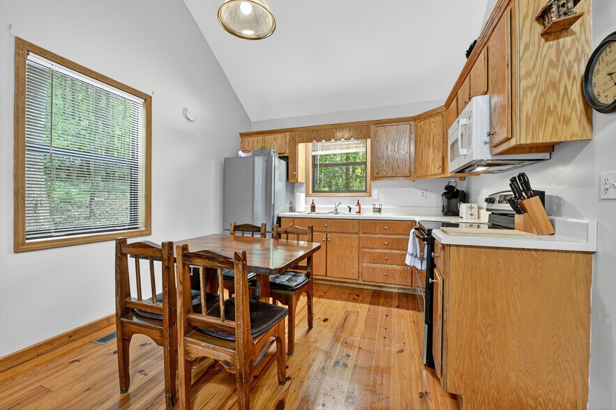 More Photos Of 77 Alpine Way, Blairsville Hotel For Sale