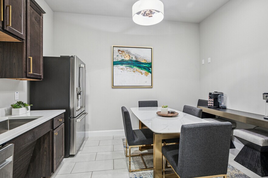 More Photos Of 2001 Auburn Hills Pky, McKinney Medical For Sale