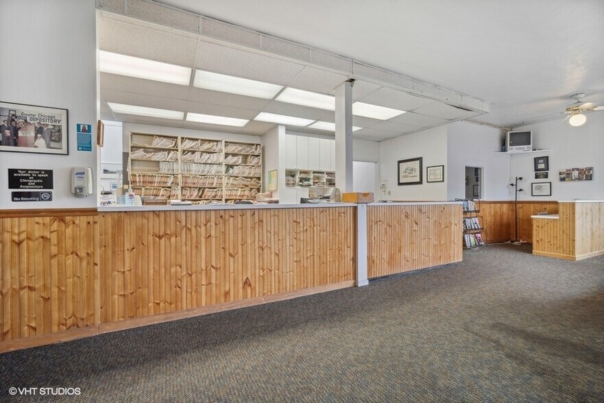 More Photos Of 2028-2104 Oakton St, Park Ridge Medical For Lease