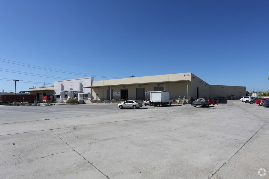 More Photos Of 2610 S Birch St, Santa Ana Warehouse For Lease
