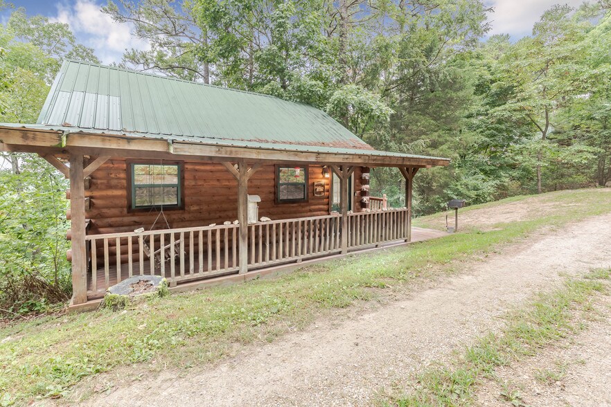 More Photos Of 15695 Highway 187, Eureka Springs Hotel For Sale