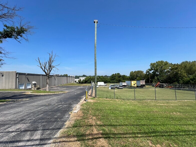 More Photos Of 1920 Elm Hill Pike pike, Nashville Land For Lease