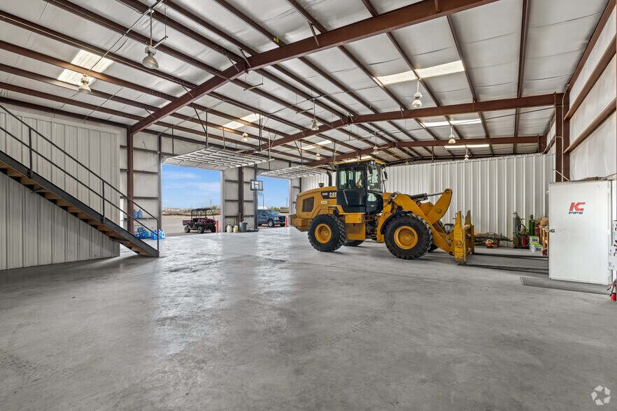 More Photos Of 7910 Interstate 20, Midland Service For Lease