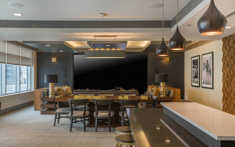 More Photos Of 801 S Financial Pl, Chicago Apartments For Lease