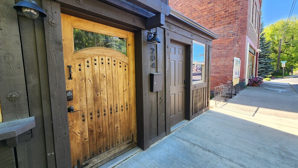 More Photos Of 204 S Coeur D Alene Ave, Harrison Restaurant For Sale