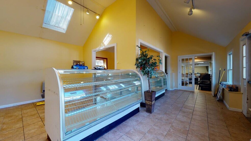 More Photos Of 3225 Sound Ave, Riverhead Storefront Retail Office For Sale