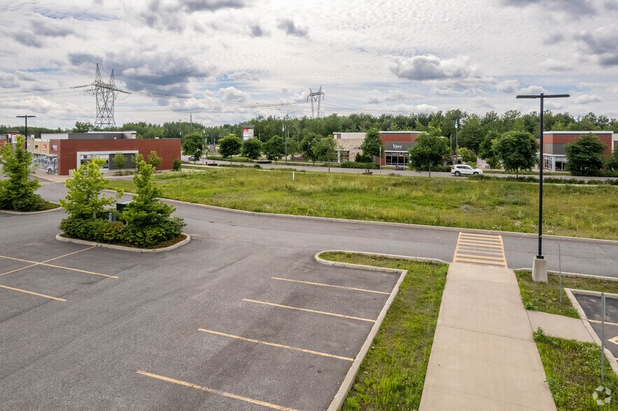 More Photos Of 2785 Boul De La Pinière, Terrebonne Unknown For Lease