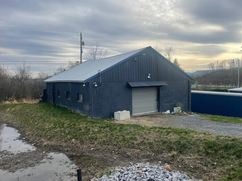 More Photos Of 1122 Amelia Ave, Altoona Self Storage For Sale