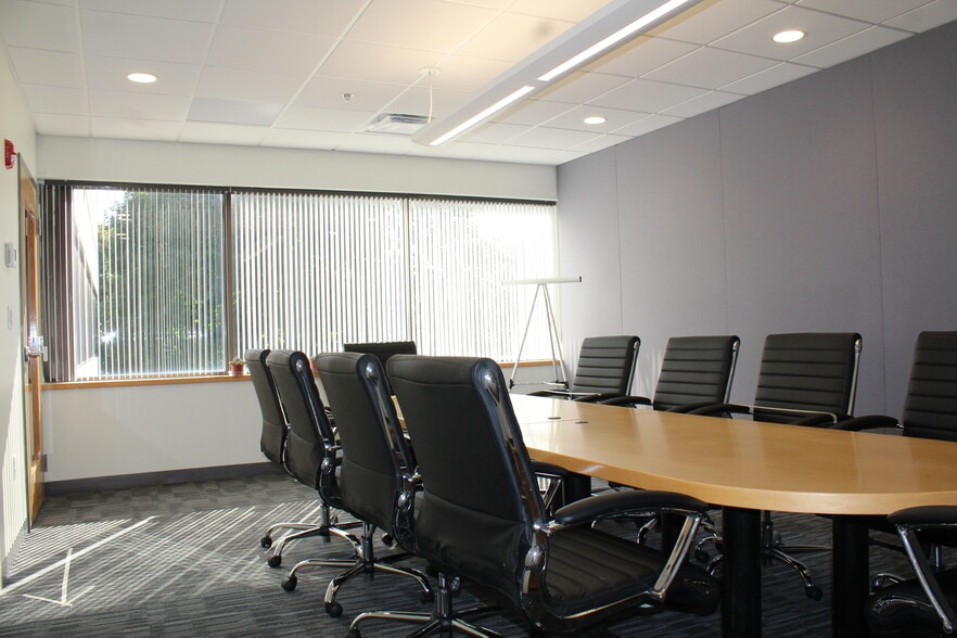 More Photos Of 152 Conant St, Beverly Office For Lease