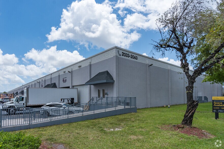 More Photos Of 2009 NW 79th Ave, Doral Warehouse For Lease