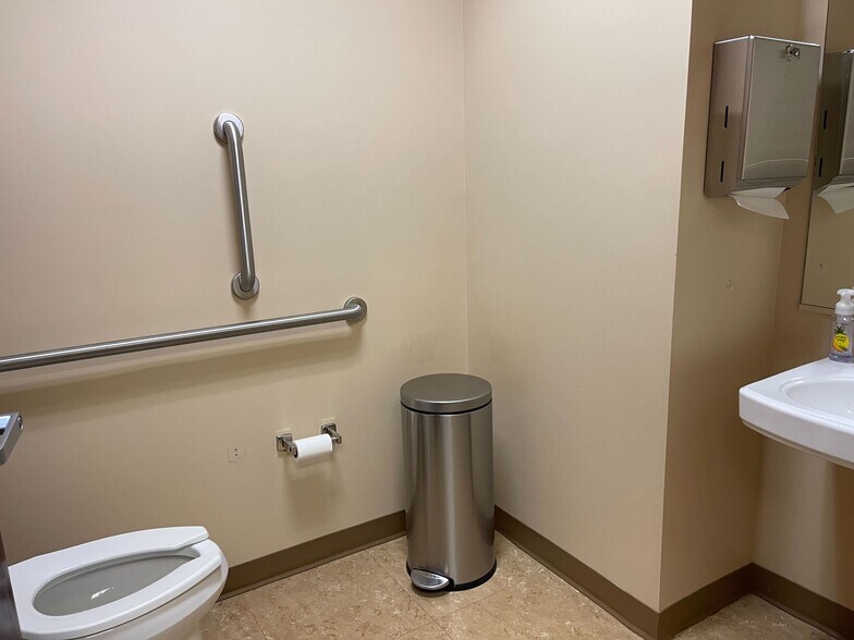 More Photos Of 8230 Boone Blvd, Vienna Office For Sale