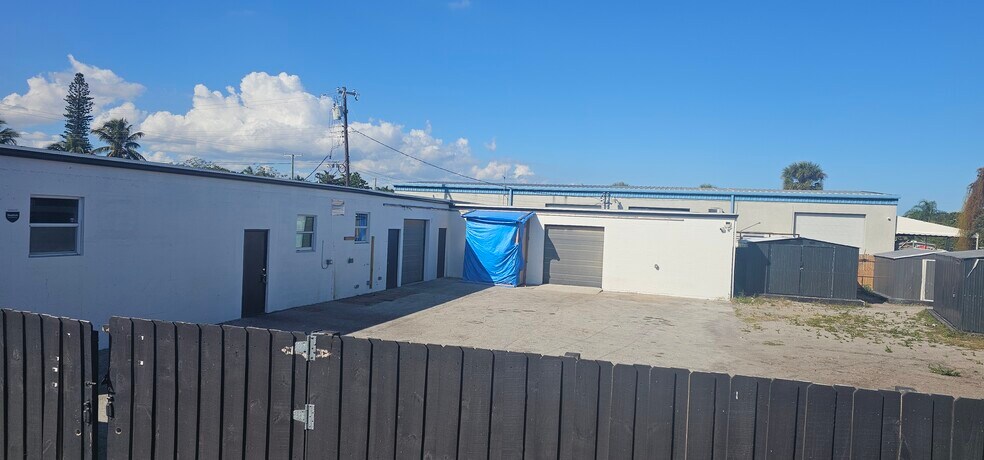 More Photos Of 211 SE 9th Ave, Boynton Beach Light Manufacturing For Lease
