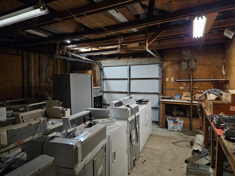 More Photos Of 1245 E Bluff St, Marseilles Freestanding For Sale