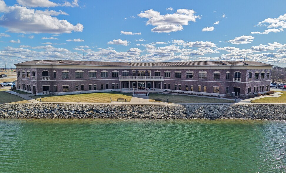 More Photos Of 3020 N Cypress Dr, Wichita Office For Lease