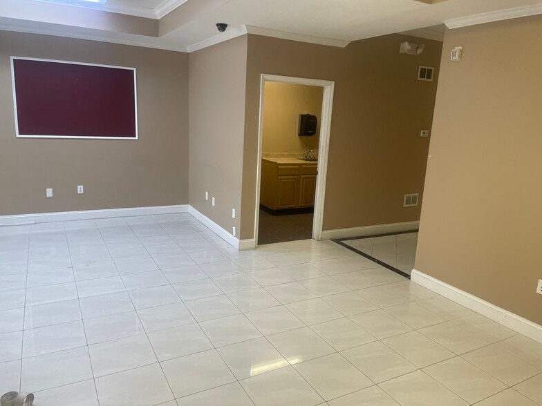 More Photos Of 180 Ferry St, Newark Storefront Retail Office For Lease