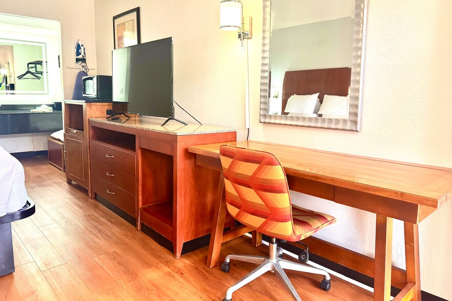 More Photos Of 1035 Fortner Rd, Metter Hotel For Sale