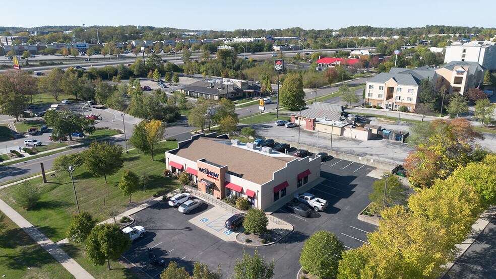 More Photos Of 123 S Franklin Rd, Bloomington Storefront For Sale