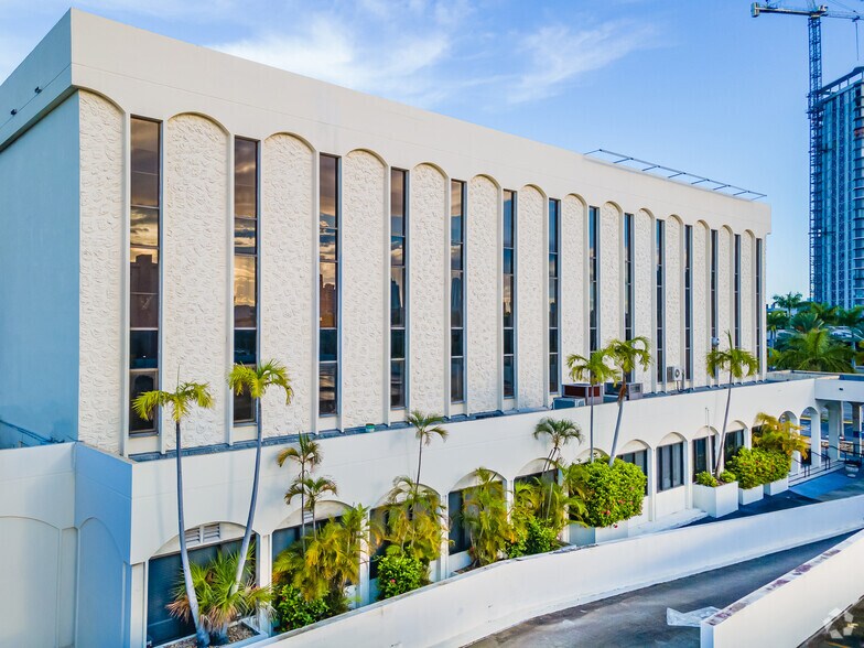 More Photos Of 2100 E Hallandale Beach Blvd, Hallandale Beach Office For Lease